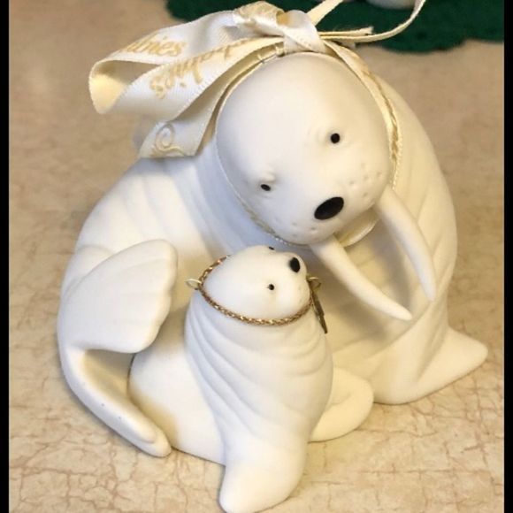 Snowbabies "Frosty Frolic Friends" WALRUS ornament - Picture 2 of 2